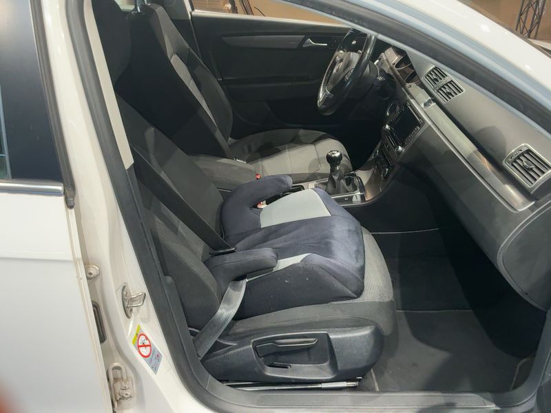 Volkswagen Passat 2.0 TDI Comfortline BlueMotion Tech 2011 – снимка 11