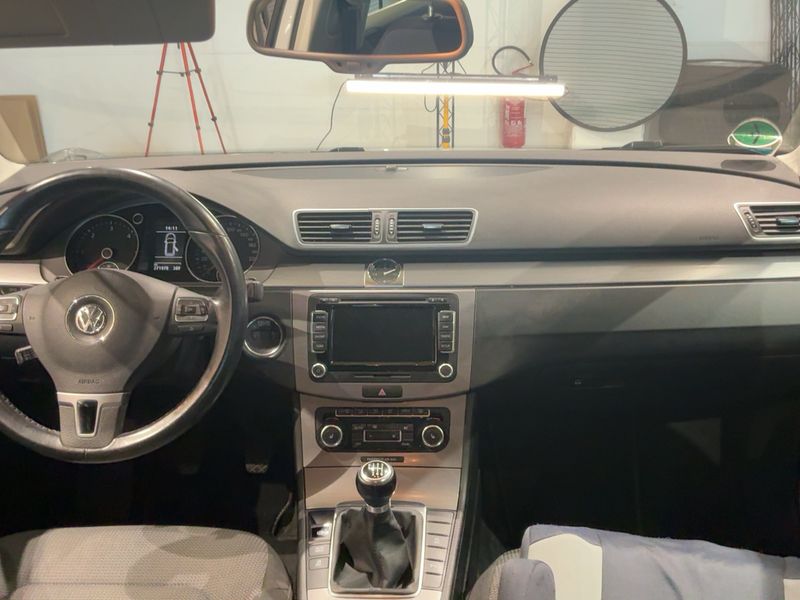 Volkswagen Passat 2.0 TDI Comfortline BlueMotion Tech 2011 – снимка 12