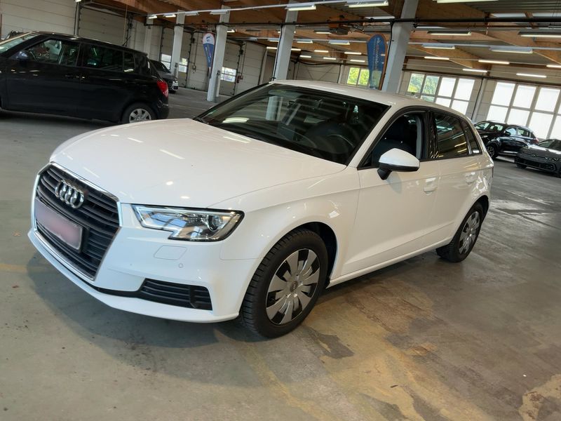 Audi A3 Sportback 1.6 TDI 2018 – снимка на щета 2