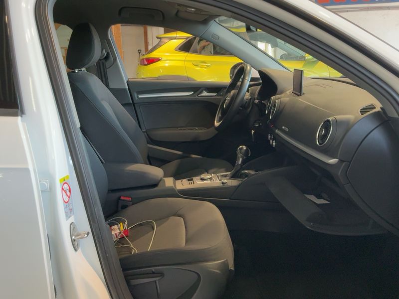 Audi A3 Sportback 1.6 TDI 2018 – снимка 16