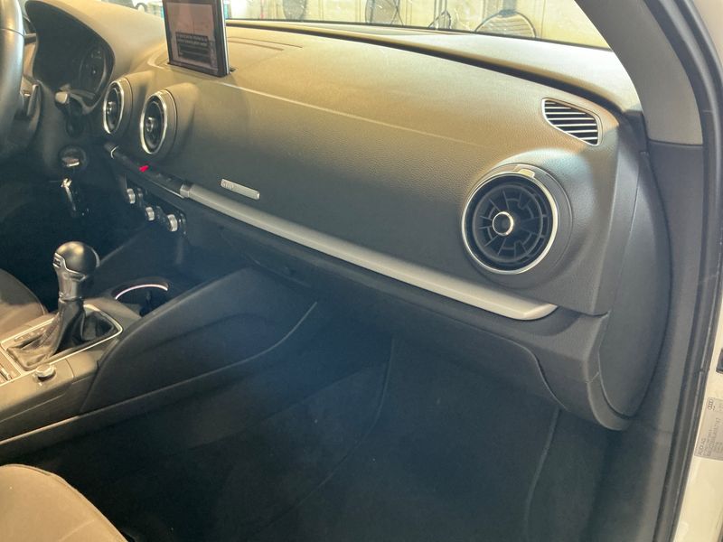 Audi A3 Sportback 1.6 TDI 2018 – снимка на щета 24