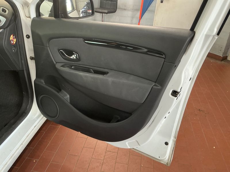 Renault Grand Scenic 1.5 dCi Paris 2014 – снимка 25
