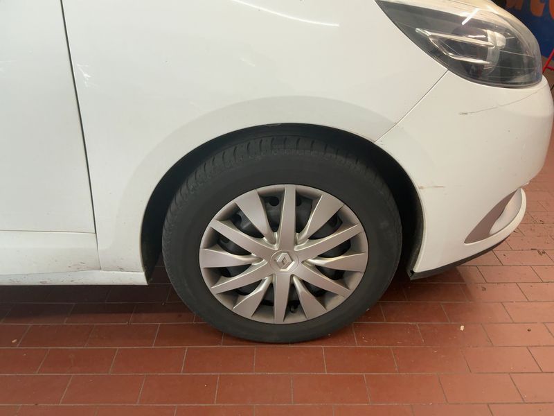 Renault Grand Scenic 1.5 dCi Paris 2014 – снимка 11