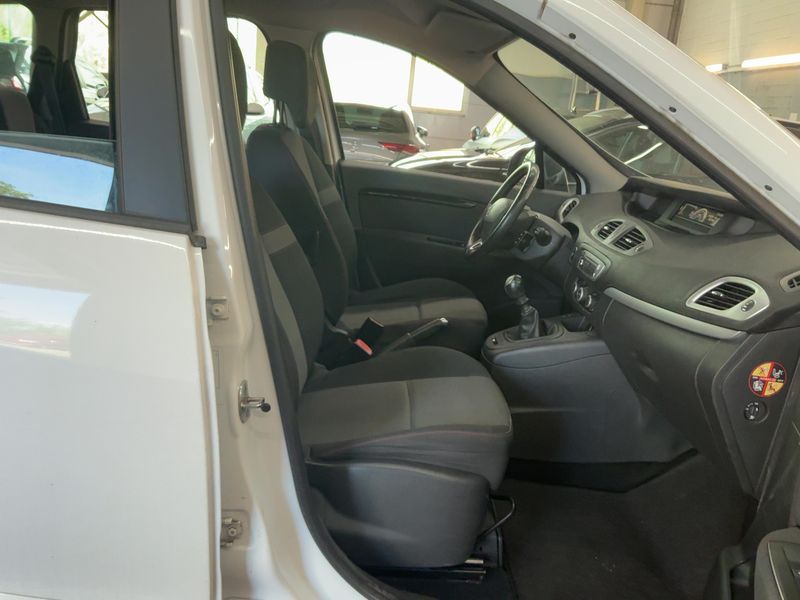 Renault Grand Scenic 1.5 dCi Paris 2014 – снимка 16