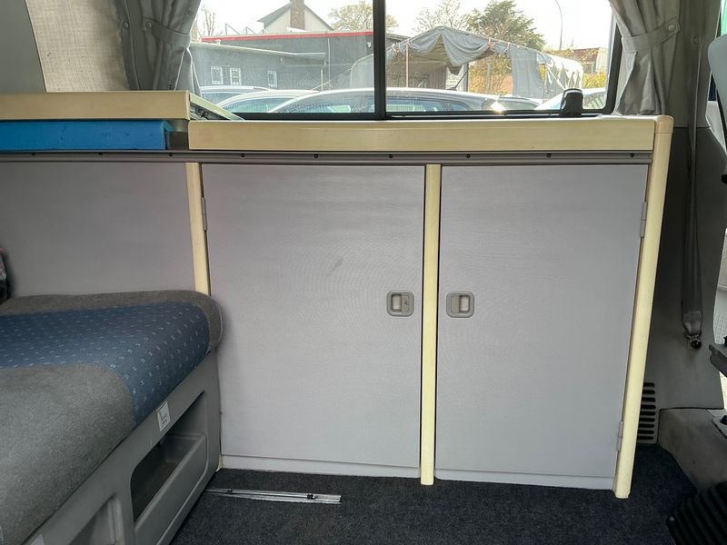 Volkswagen T4 California 2.5 TDI Coach Aufstelldach 1999 – снимка 41
