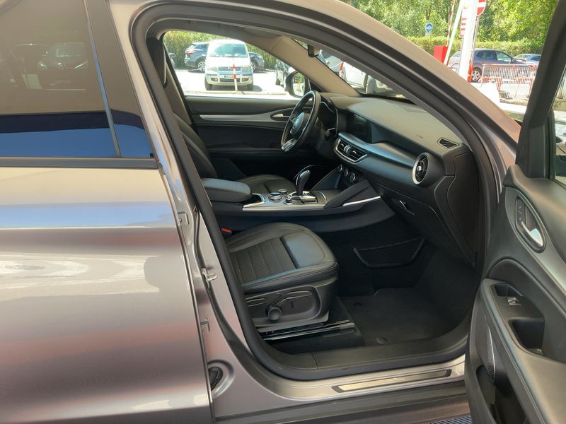 Alfa Romeo Stelvio 2.2 JTDM Sprint Q4 2020 – снимка 16