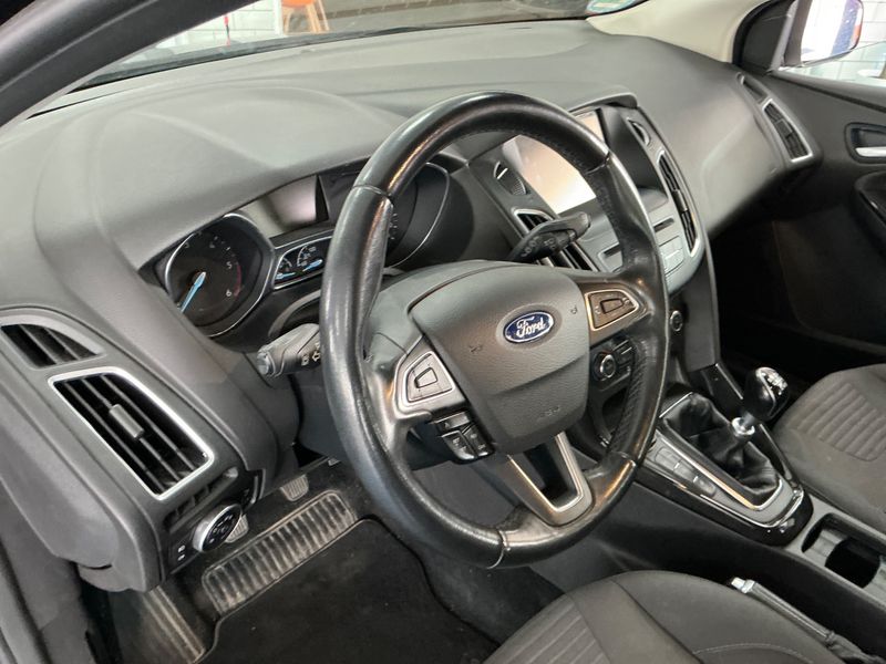 Ford Focus 1.5 TDCi Titanium 2015 – снимка 22