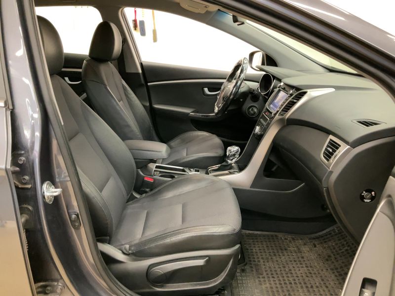 Hyundai i30 1.6 GDI Premium 2015 – снимка 16