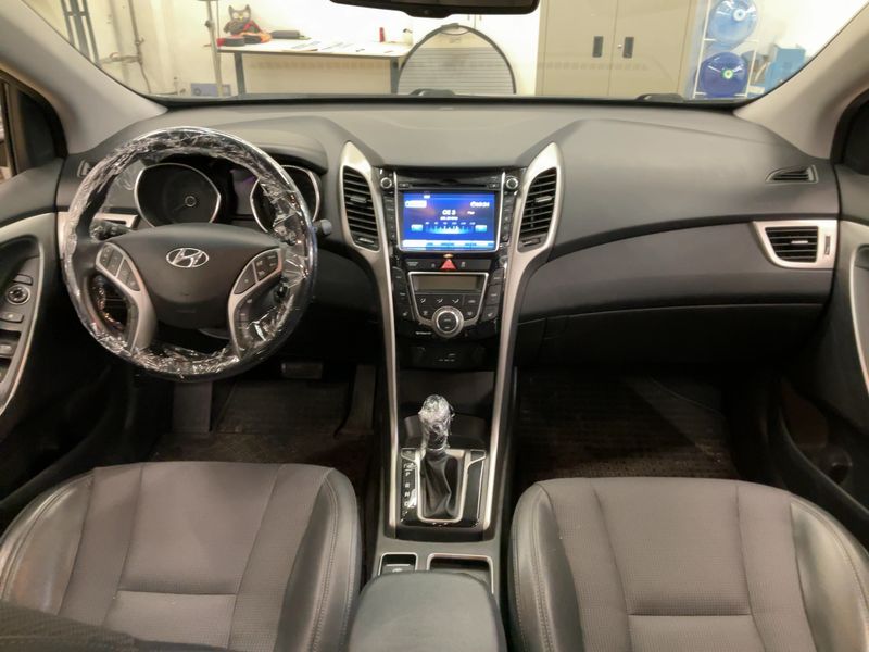 Hyundai i30 1.6 GDI Premium 2015 – снимка 17