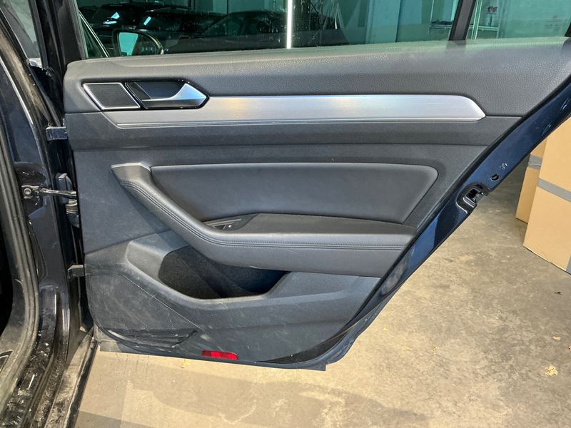 Volkswagen Passat 2.0 TDI Highline BlueMotion Tech 2016 – снимка 38