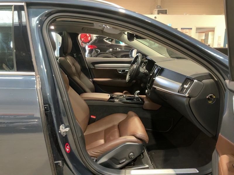 Volvo V90 2.0 T8 Plug-in Hybrid Inscription Luxe AWD 2018 – снимка 16