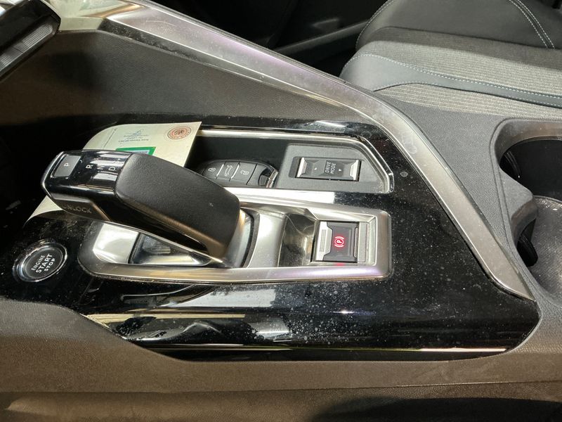 Peugeot 3008 1.6 Hybrid 225 GT 2022 – снимка 37