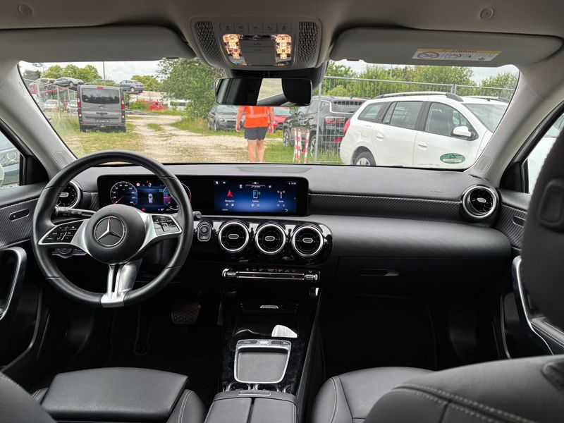 Mercedes-Benz A-Klasse A 180 d AMG Line 2023 – снимка 17