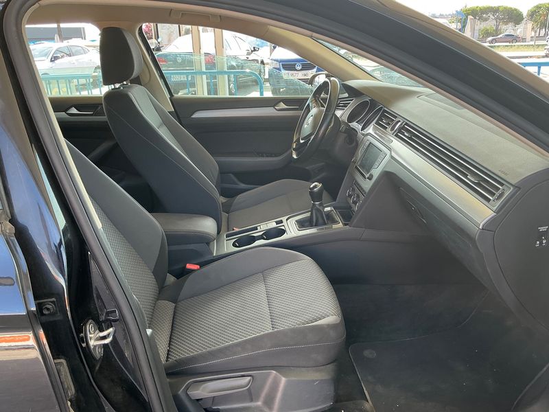 Volkswagen Passat 1.6 TDI Edition BlueMotion Tech 2016 – снимка 16