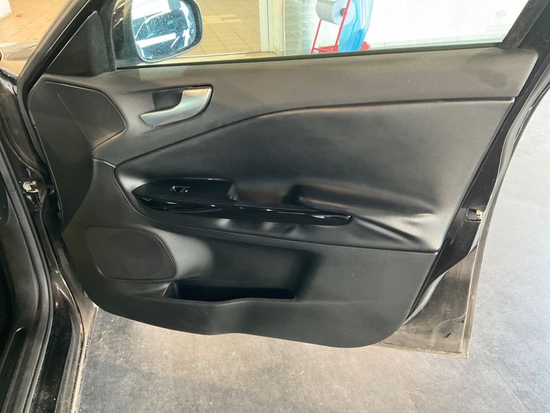 Alfa Romeo Giulietta 1.4 Turbo Turismo 2011 – снимка 21