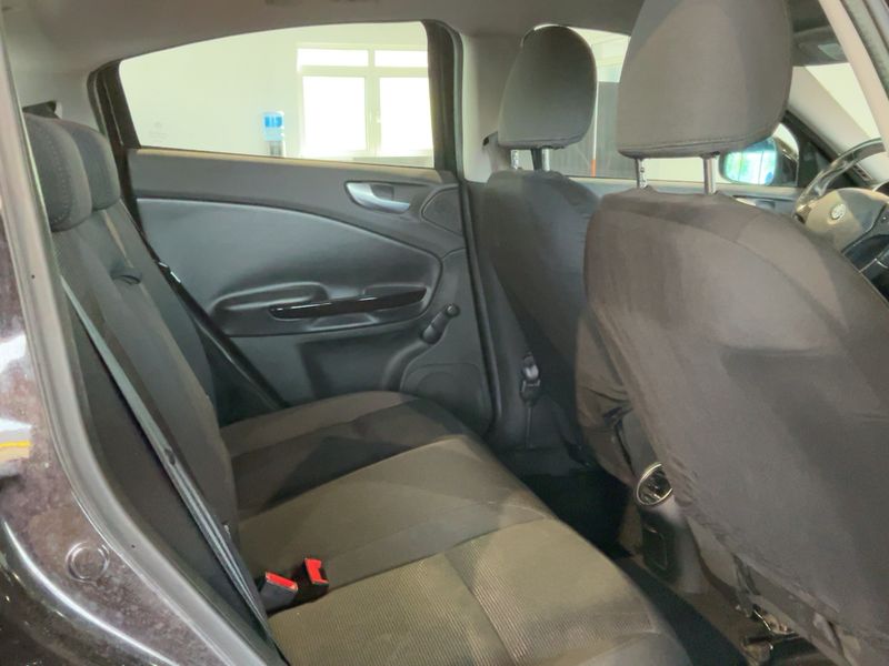 Alfa Romeo Giulietta 1.4 Turbo Turismo 2011 – снимка 19