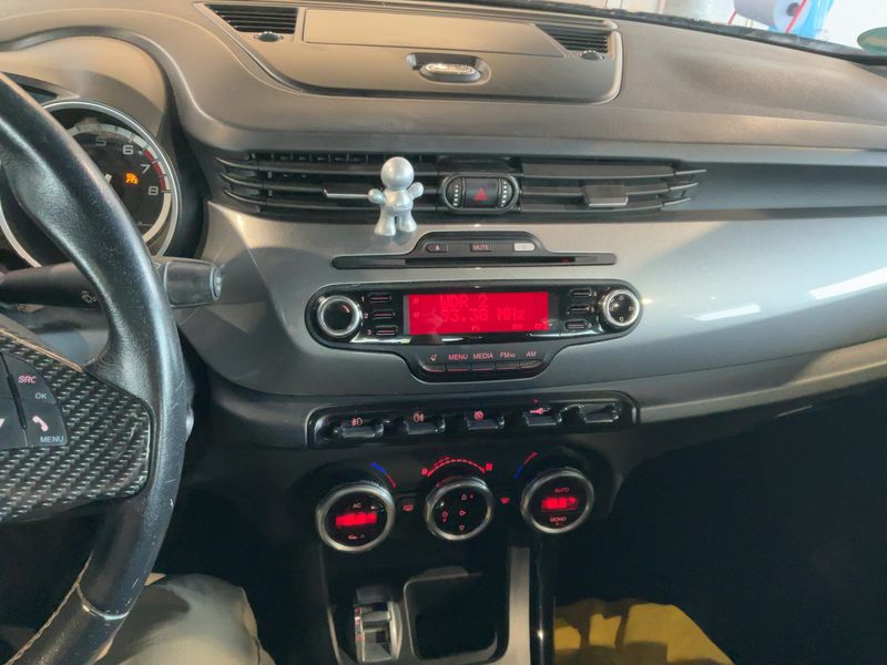 Alfa Romeo Giulietta 1.4 Turbo Turismo 2011 – снимка 17