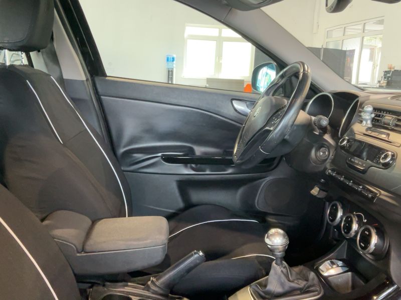 Alfa Romeo Giulietta 1.4 Turbo Turismo 2011 – снимка 16