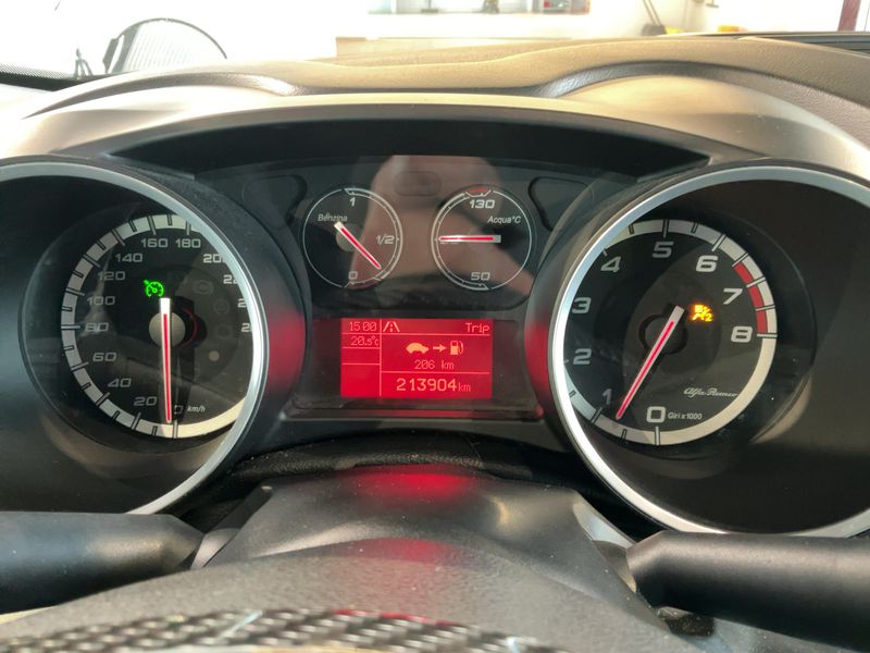 Alfa Romeo Giulietta 1.4 Turbo Turismo 2011 – снимка 18