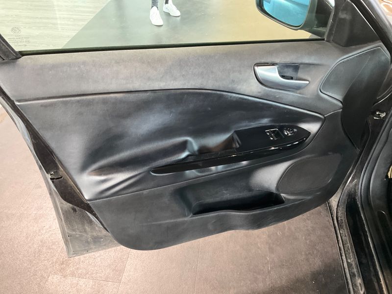 Alfa Romeo Giulietta 1.4 Turbo Turismo 2011 – снимка 23