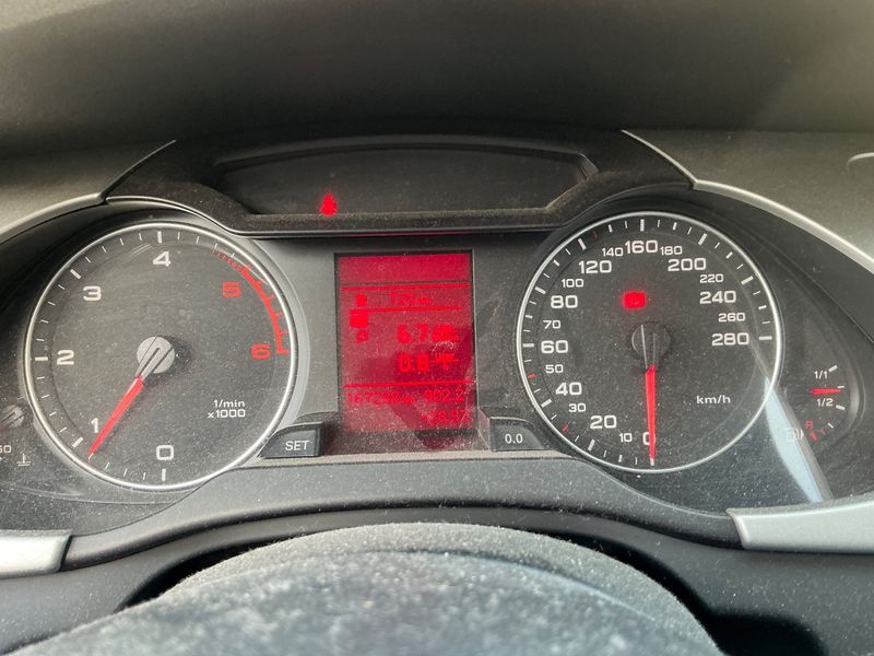 Audi A4 2.0 TDI 2009 – снимка 13