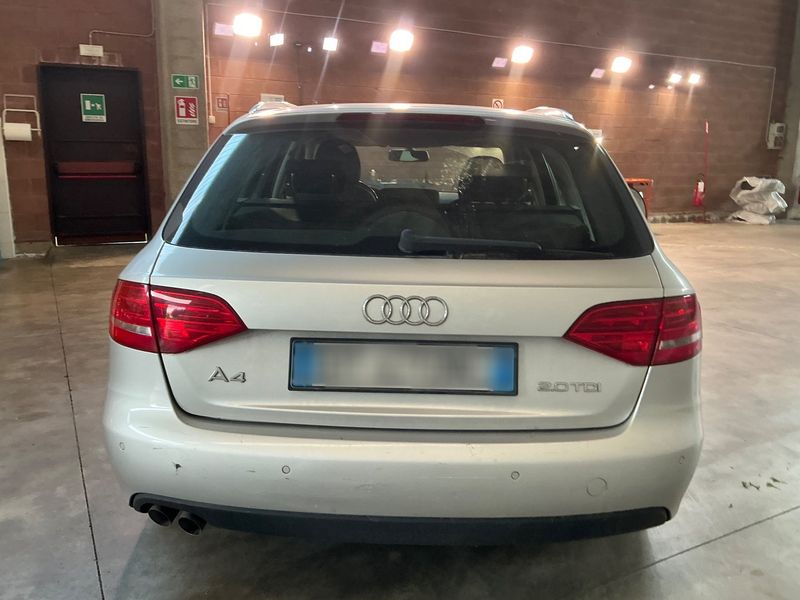 Audi A4 2.0 TDI 2009 – снимка на щета
