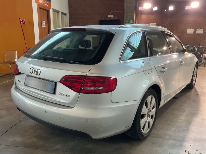 Audi A4 2.0 TDI 2009 – снимка на щета
