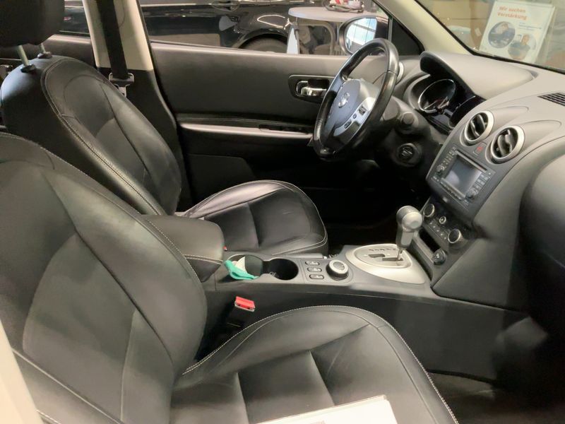 Nissan Qashqai 2.0 dCi Tekna 4x4 2011 – снимка 17