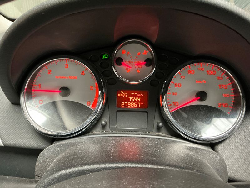 Peugeot 207 1.4 HDi Premium 2010 – снимка 4