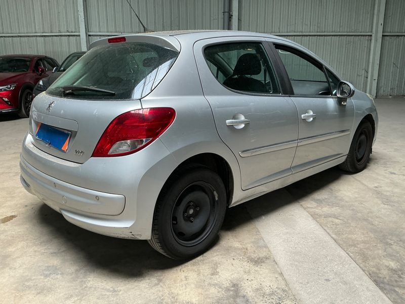Peugeot 207 1.4 HDi Premium 2010 – снимка 2