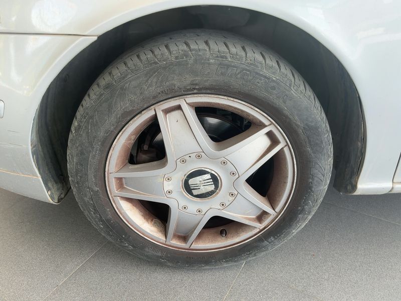 Seat Leon 1.9 TDI Stella 2002 – снимка 3