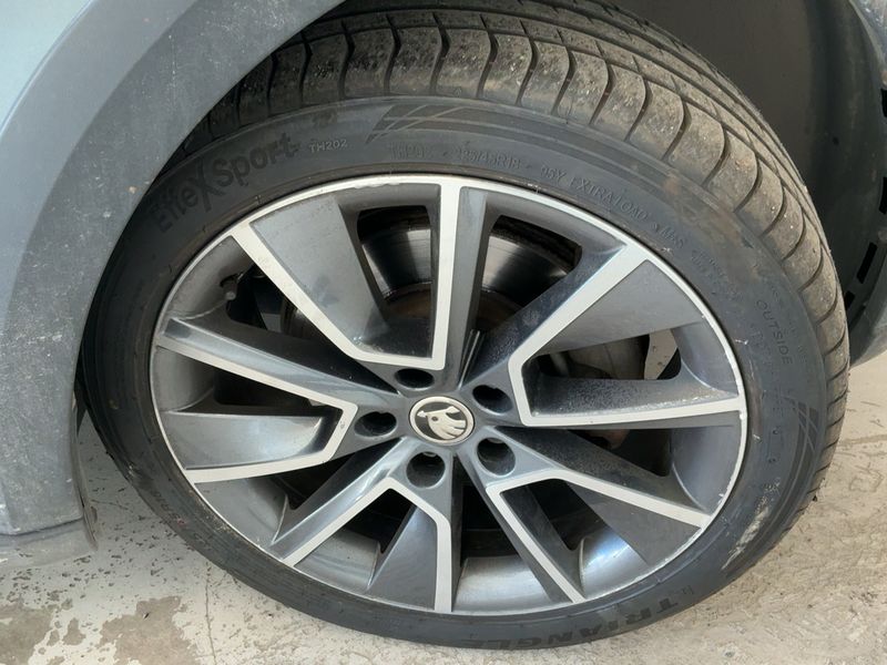 Skoda Octavia 2.0 TDI Scout 4x4 2019 – снимка 11