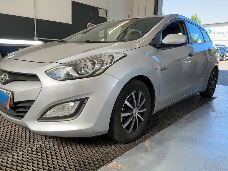Hyundai i30 1.6 CRDi Style 2014 – снимка 2