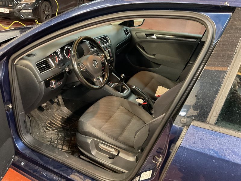Volkswagen Jetta 1.6 TDI Comfortline BlueMotion Tech 2012 – снимка 3