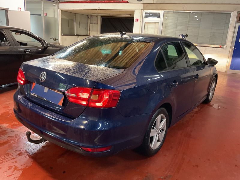 Volkswagen Jetta 1.6 TDI Comfortline BlueMotion Tech 2012 – снимка 2