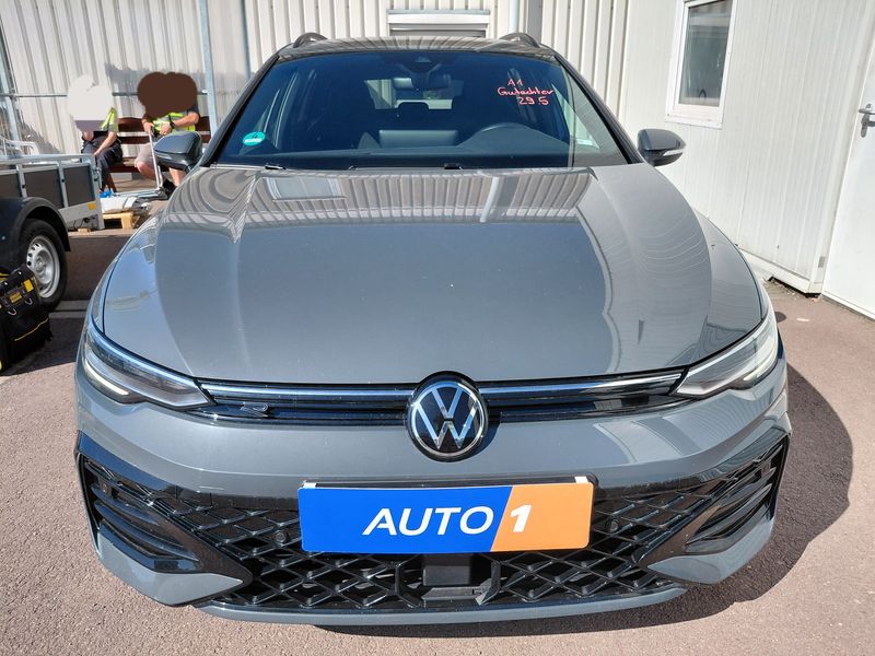 Volkswagen Golf VIII 1.5 TSI R-Line 2025 – снимка 7