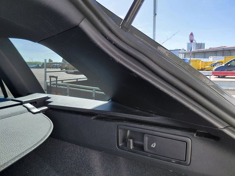 Volkswagen Golf VIII 1.5 TSI R-Line 2025 – снимка 20