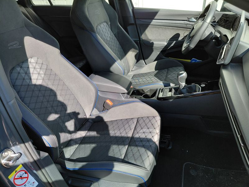 Volkswagen Golf VIII 1.5 TSI R-Line 2025 – снимка 10