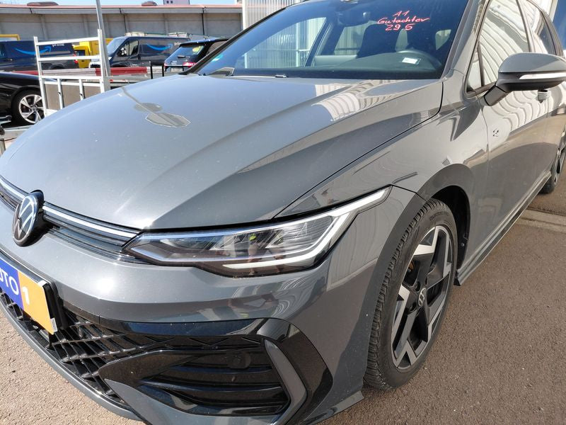 Volkswagen Golf VIII 1.5 TSI R-Line 2025 – снимка 2