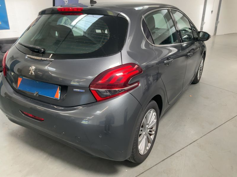 Peugeot 208 1.6 Blue-HDi Allure 2016 – снимка 8