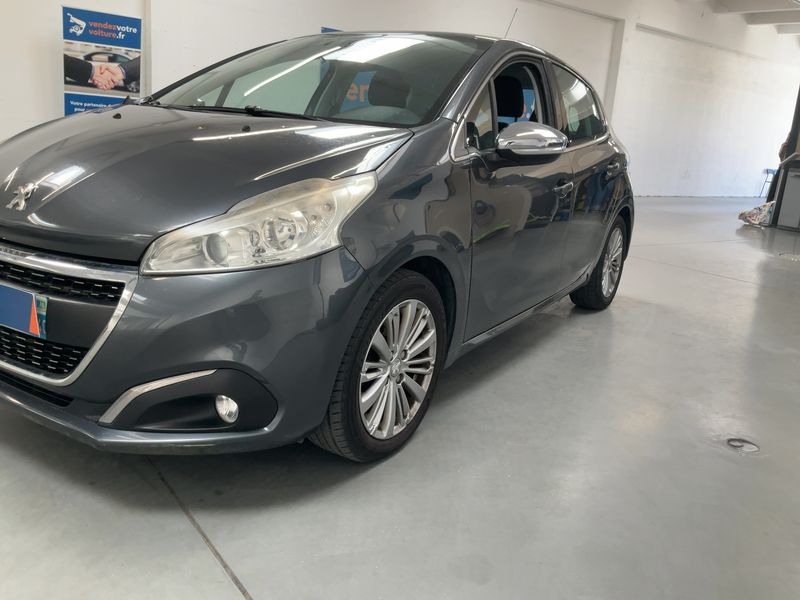Peugeot 208 1.6 Blue-HDi Allure 2016 – снимка 2
