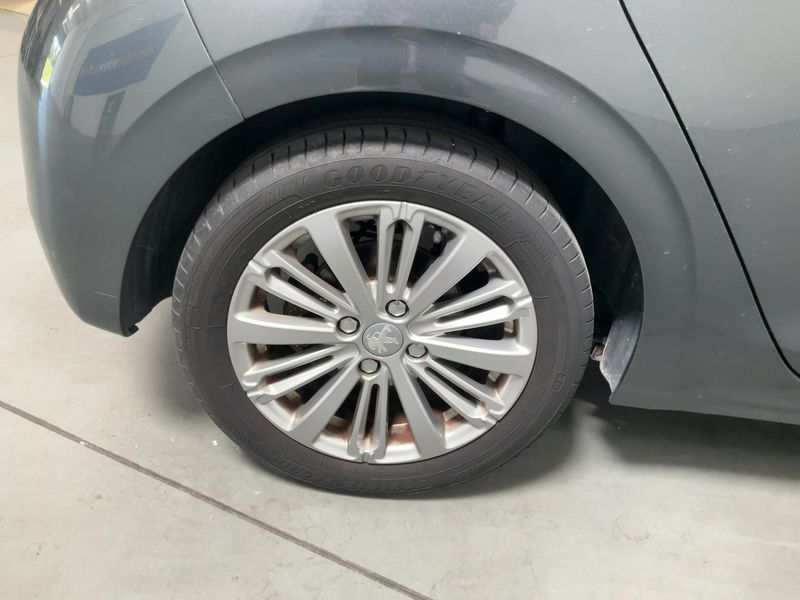 Peugeot 208 1.6 Blue-HDi Allure 2016 – снимка 9