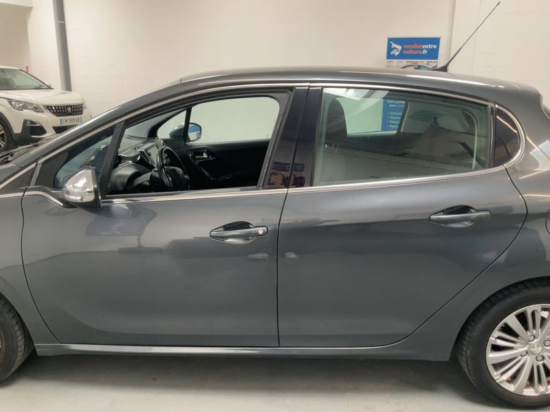 Peugeot 208 1.6 Blue-HDi Allure 2016 – снимка 4