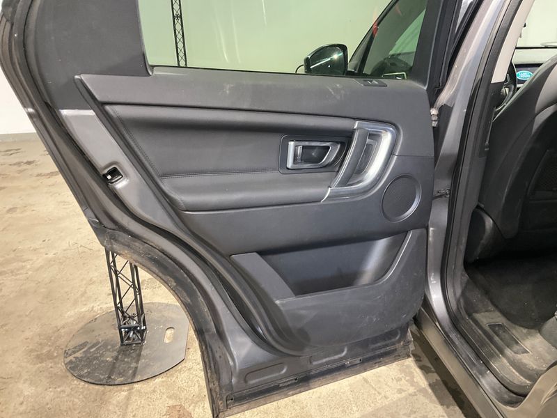 Land Rover Discovery Sport 2.0 Td4 HSE 2015 – снимка 32