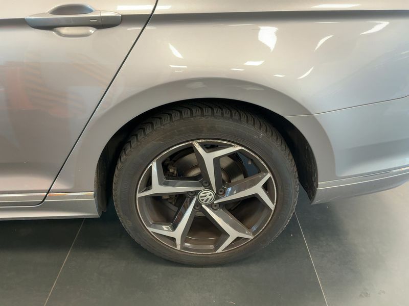 Volkswagen Passat 2.0 TDI Executive 2020 – снимка 5