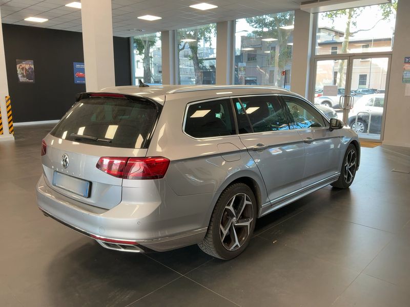 Volkswagen Passat 2.0 TDI Executive 2020 – снимка 8