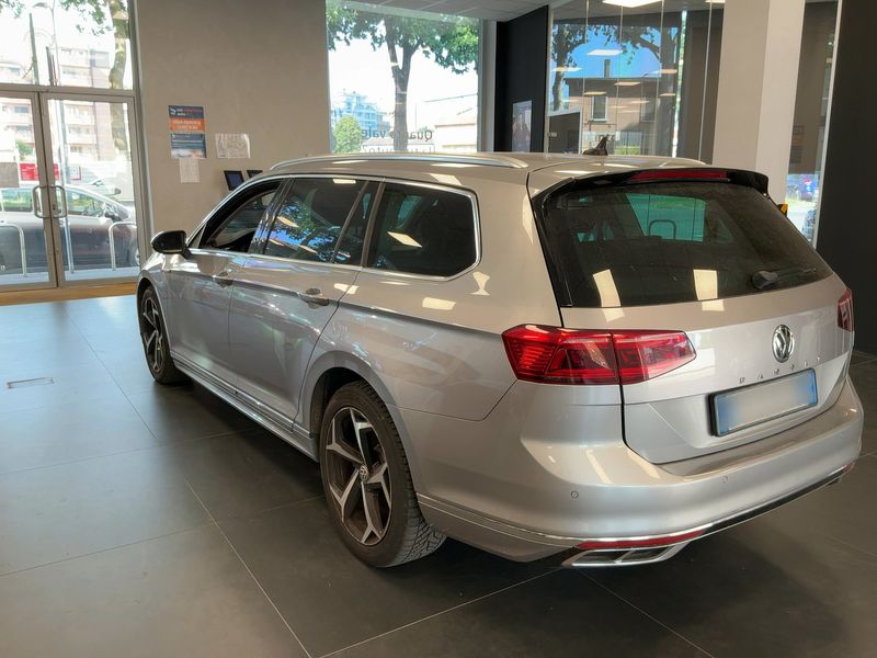 Volkswagen Passat 2.0 TDI Executive 2020 – снимка 6