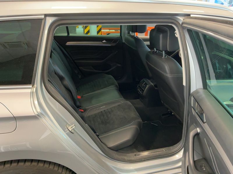 Volkswagen Passat 2.0 TDI Executive 2020 – снимка 19
