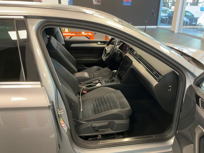 Volkswagen Passat 2.0 TDI Executive 2020 – снимка 16