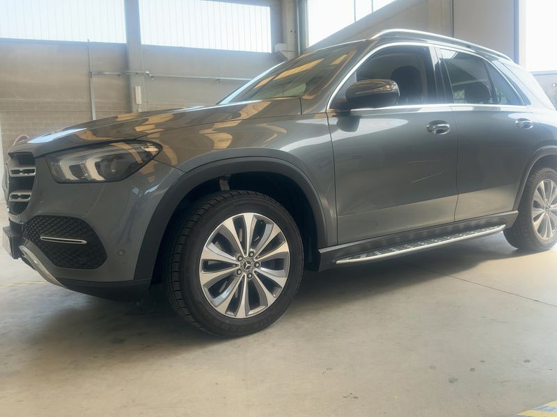 Mercedes-Benz GLE-Klasse GLE 300 d Mild-Hybrid 4Matic 2023 – снимка 2